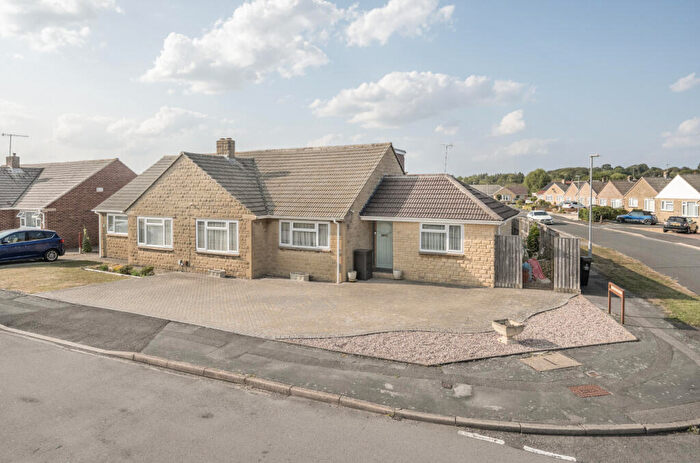 3 Bedroom Semi-Detached House For Sale In Dart Avenue, Haydon Wick, Swindon, SN25