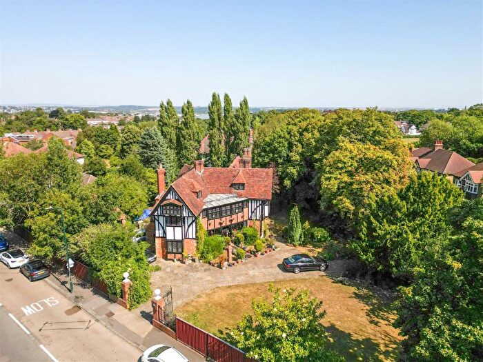 5 Bedroom Detached House For Sale In Maidstone Road, Chatham, ME4