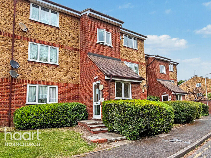 1 Bedroom Flat To Rent In Stirling Close, Rainham, RM13