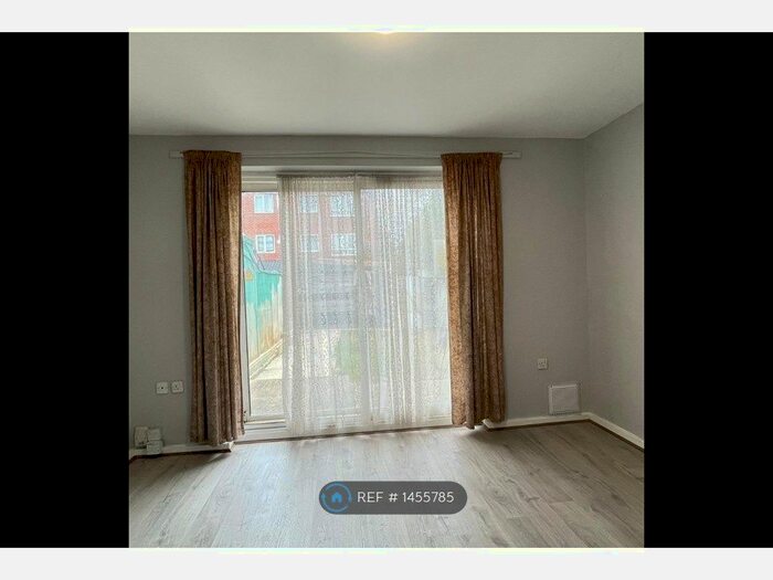 4 Bedroom Semi-Detached House To Rent In Enfield, London, EN3