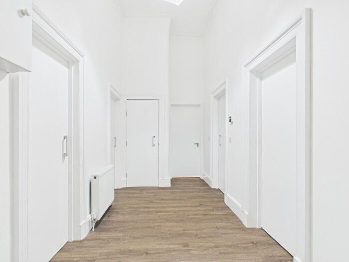 3 Bedroom Flat To Rent In Pollockshaws Road, Strathbungo, Glasgow, G41
