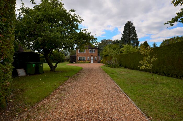 6 Bedroom Detached House To Rent In Oundle Road, Chesterton, Peterborough, PE7