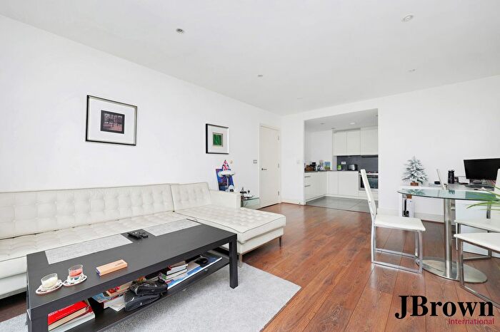 1 Bedroom Flat To Rent In Christopher Court, London, E1