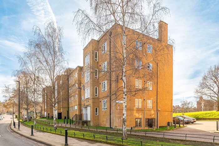 2 Bedroom Flat For Sale In Kingswood Estate, West Dulwich, London, SE21