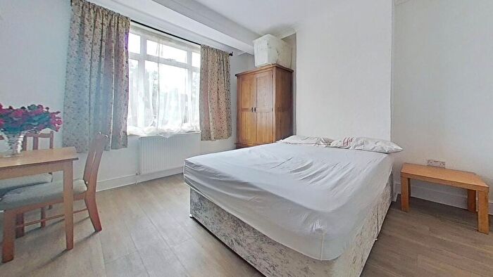 Studio To Rent In Franklin Crescent, Mitcham, CR4
