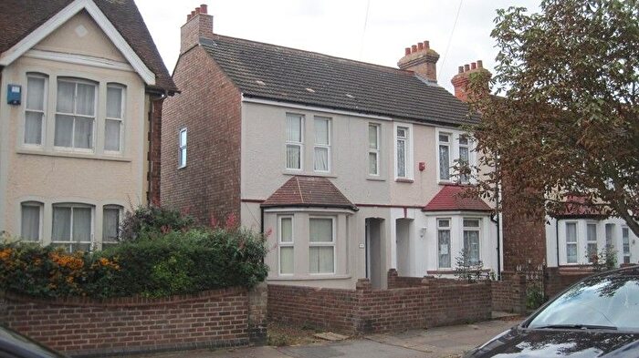 5 Bedroom Semi-detached House To Rent In London Road, Bedford, MK42