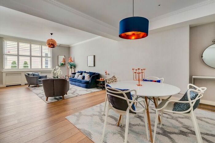 2 Bedroom Flat To Rent In Halkin Place, Belgravia, SW1X