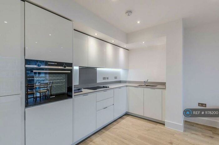 2 Bedroom Flat To Rent In Lyon Road, Harrow, HA1