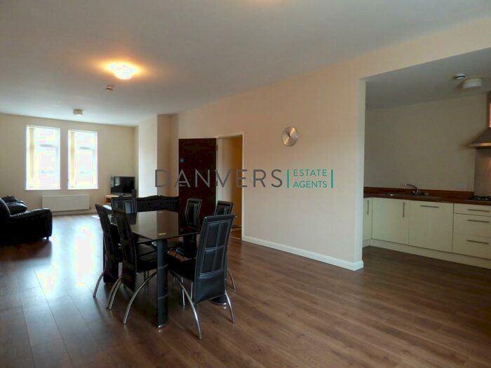 4 Bedroom Town House To Rent In Latimer Street, Leicester, LE3