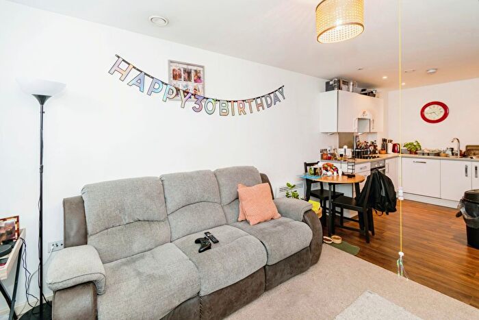 1 Bedroom Flat For Sale In College Street, Southampton, Hampshire, SO14