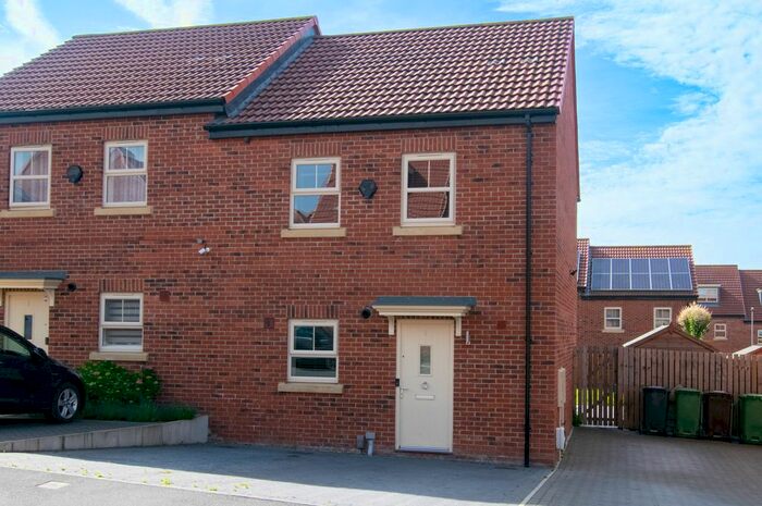 3 Bedroom Semi-Detached House To Rent In Asket Fold, Leeds, LS14