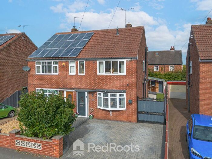 3 Bedroom Semi-detached House For Sale In Windsor Walk, Doncaster, DN5