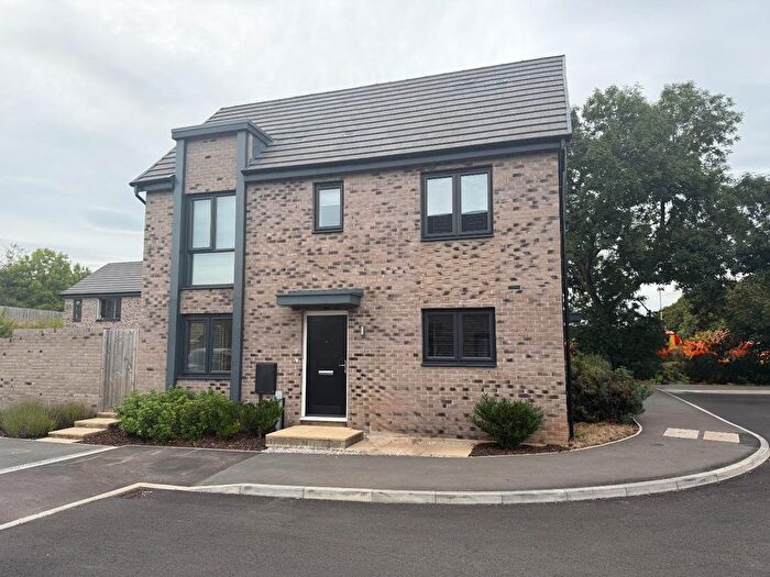 3 Bedroom End Of Terrace House To Rent In Woodyard Avenue, Chesterfield, S41