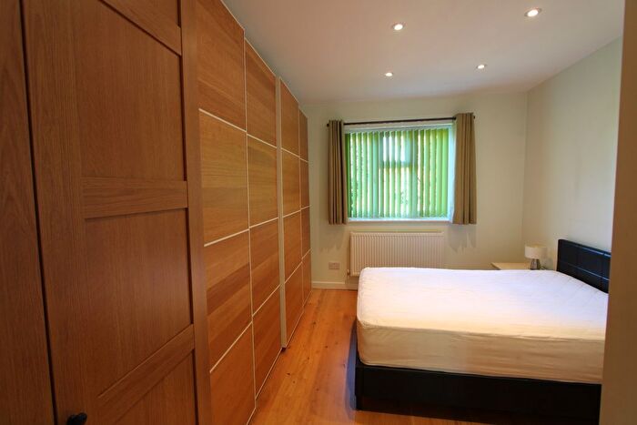 5 Bedroom Flat To Rent In Strathbrook Road, London, SW16