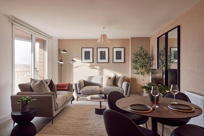 3 Bedroom Apartment To Rent In The Junction Leeds, LS12