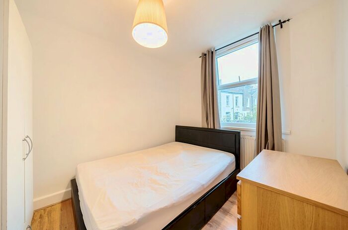 1 Bedroom Flat To Rent In Medwin Street, London, SW4