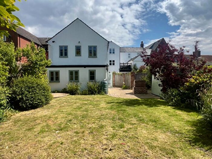 2 Bedroom Flat To Rent In New Street, Lymington, Hampshire, SO41