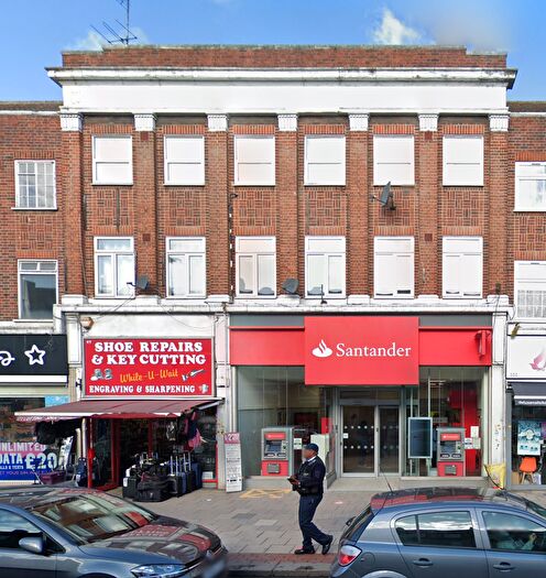 2 Bedroom Flat To Rent In High Street, Ilford, IG6