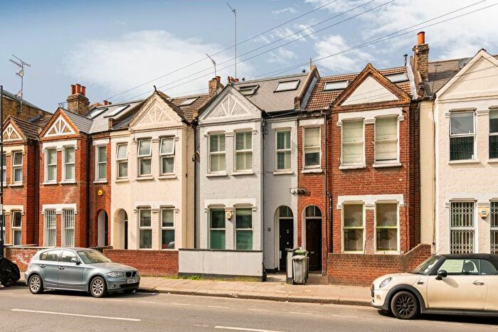 2 Bedroom Flat For Sale In Townmead Road, London, SW6