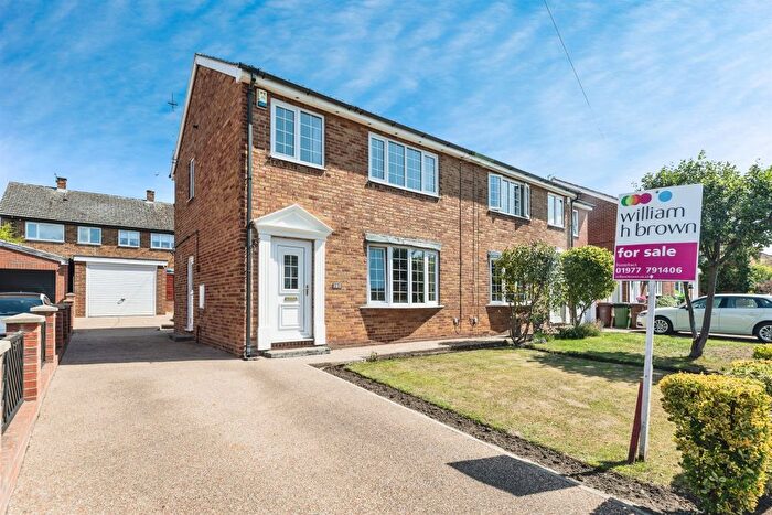 3 Bedroom Semi-Detached House For Sale In Rainsborough Avenue, Knottingley, WF11