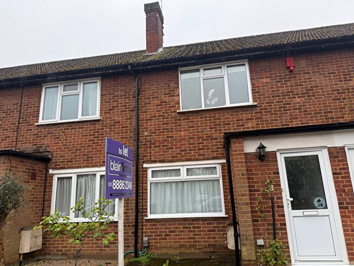 2 Bedroom Flat For Sale In Linden Close, Southgate, N14