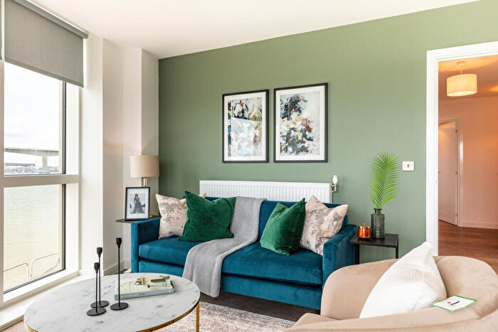 1 Bedroom Apartment To Rent In Centenary Plaza, Southampton, Hampshire, SO19