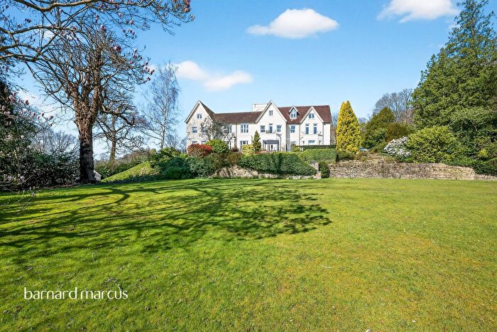 2 Bedroom Flat For Sale In Coopers Hill Road, Nutfield, Redhill, RH1