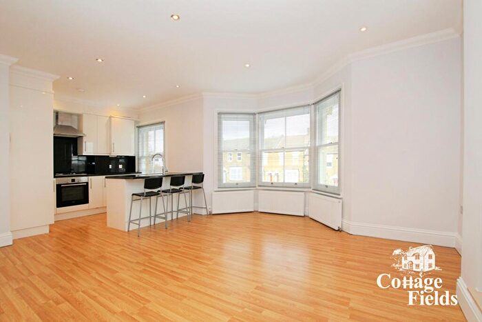 2 Bedroom Maisonette To Rent In Gordon Hill, Enfield, EN2
