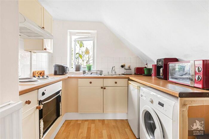 2 Bedroom Apartment To Rent In Wembury Road, London, N6