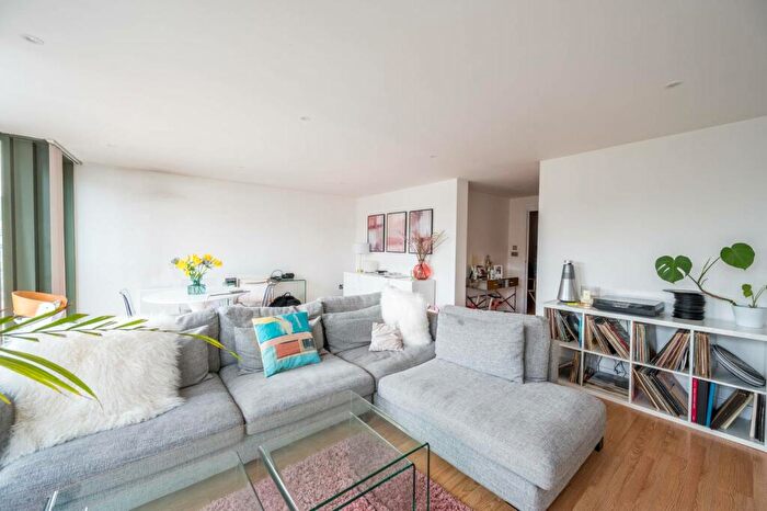 2 Bedroom Flat For Sale In Graham Street, Angel, London, N1