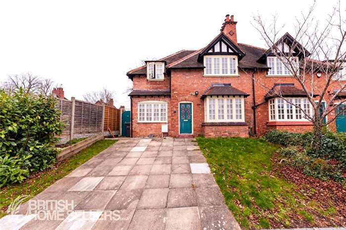 4 Bedroom Semi Detached House For Sale In Laburnum Road, Birmingham, West Midlands, B30