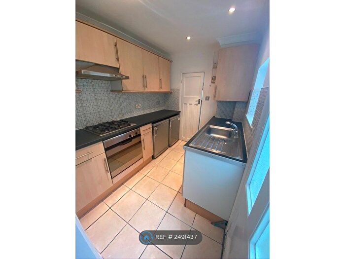 1 Bedroom Flat To Rent In Liverpool Road, Reading, RG1