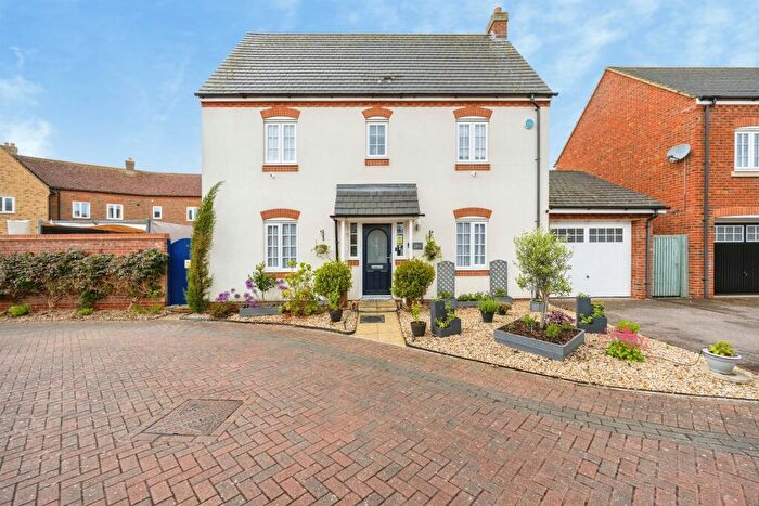 3 Bedroom Detached House For Sale In Oliver Close, Kempston, Bedford, MK42