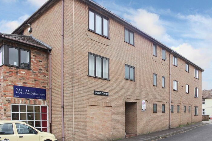2 Bedroom Flat To Rent In Russell Street, St. Neots PE19