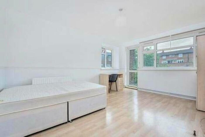 3 Bedroom Flat To Rent In Beckway Street, Walworth, London, SE17