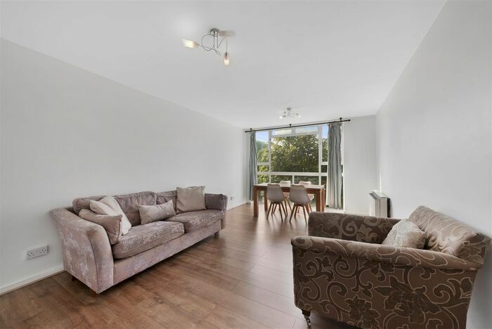 2 Bedroom Flat To Rent In Portinscale Road, London, SW15
