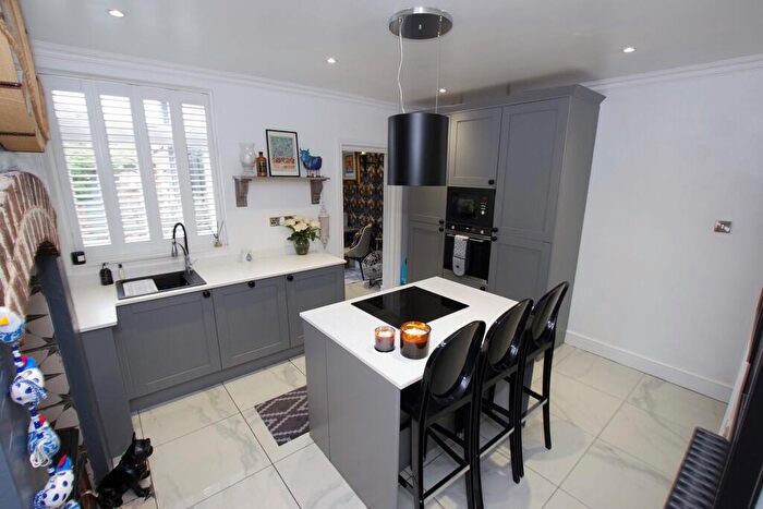 2 Bedroom Semi-Detached House For Sale In South Street, Woodville, DE11