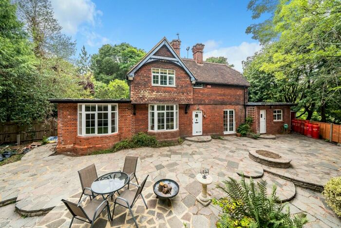 2 Bedroom Cottage To Rent In Church Path Swanley, BR8