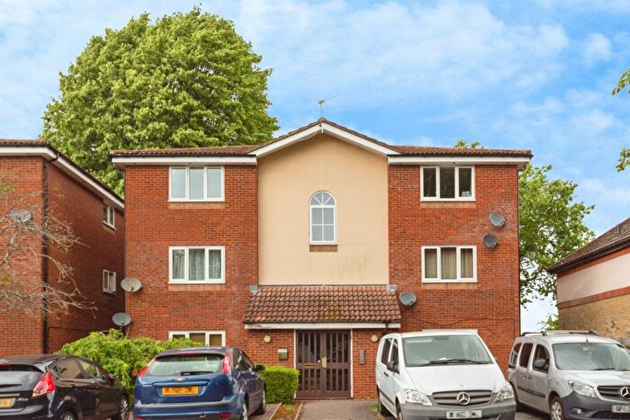 2 Bedroom Flat For Sale In Turnberry Court, Watford, WD19