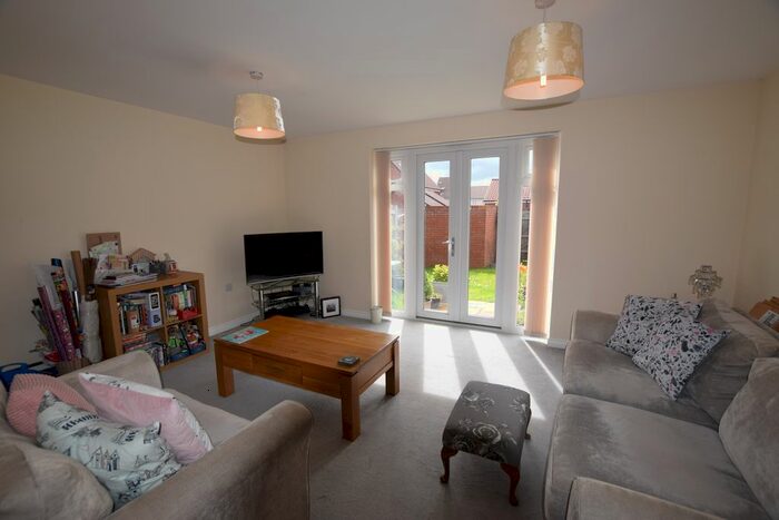 3 Bedroom Semi-detached House To Rent In Dragon Rise, Norton Fitzwarren, Taunton, TA2