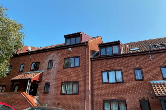 2 Bedroom Flat To Rent In Roseville Close, Norwich, NR1