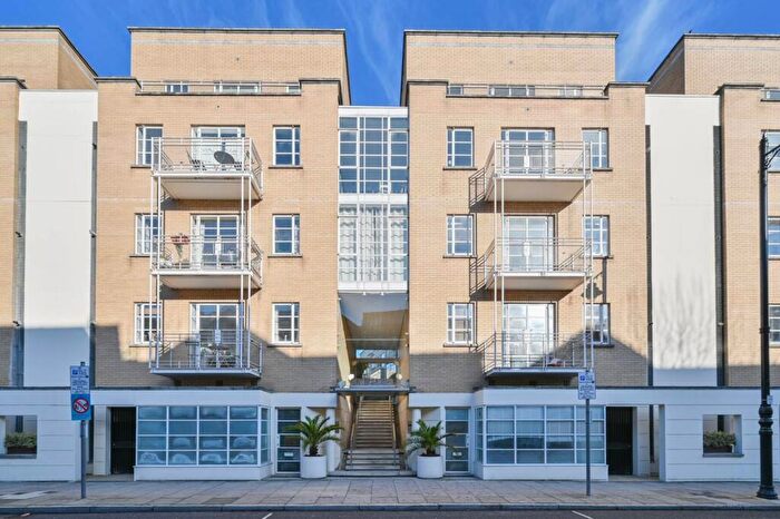 2 Bedroom Flat To Rent In The Watergarden, Limehouse, London, E14