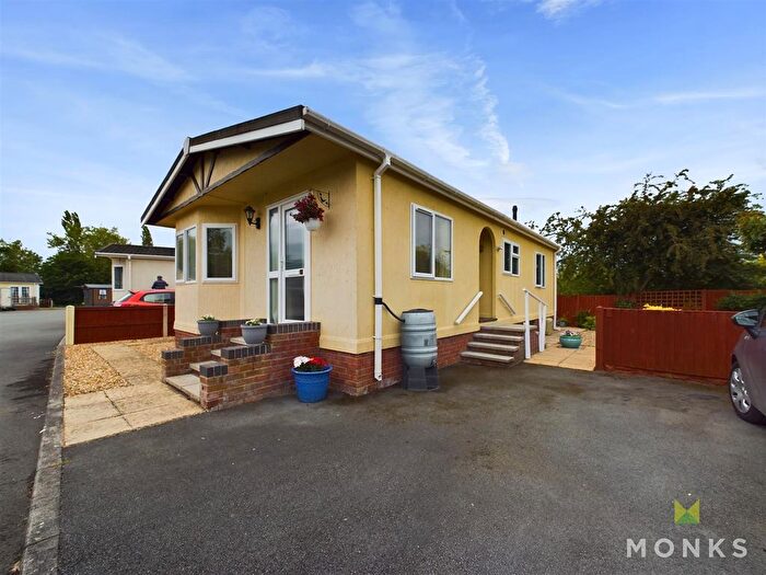 2 Bedroom Mobile/park Home For Sale In Brookside Caravan Park, Kinnerley, Oswestry, SY10