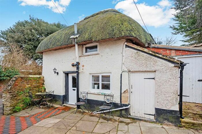 1 Bedroom Detached House For Sale In Gibson Lane, Haddenham, Aylesbury, HP17