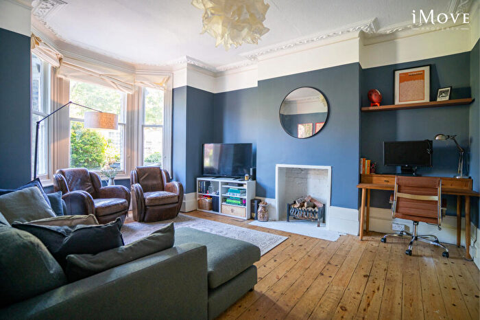 2 Bedroom Flat For Sale In The Crescent, Croydon, CR0