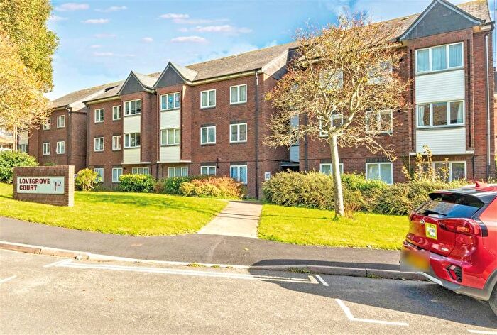 2 Bedroom Flat For Sale In Ingram Crescent East, Hove, BN3