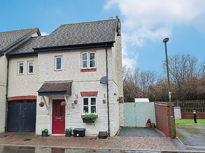 2 Bedroom End Of Terrace House For Sale In Holders Close, Billingshurst, RH14