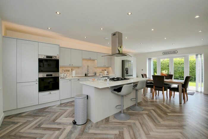 4 Bedroom Detached House For Sale In Fieldview Close, Whaplode, Spalding, PE12