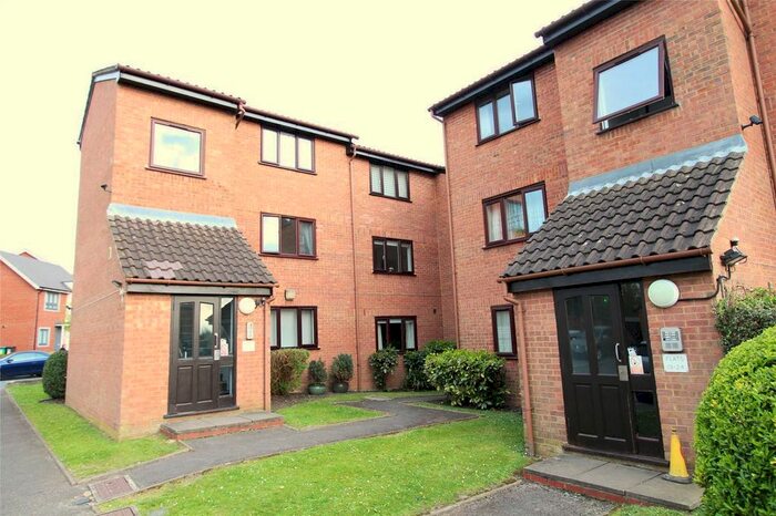 1 Bedroom Flat To Rent In Solar Court, King Georges Avenue, Watford, WD18