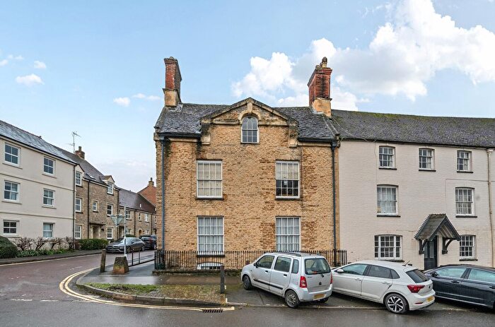 2 Bedroom Flat For Sale In Church Street, Faringdon, Oxfordshire, SN7